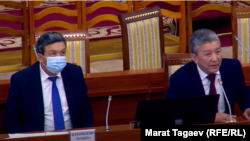 Замирбек Базарбеков жана Эмил Өскөнбаев.