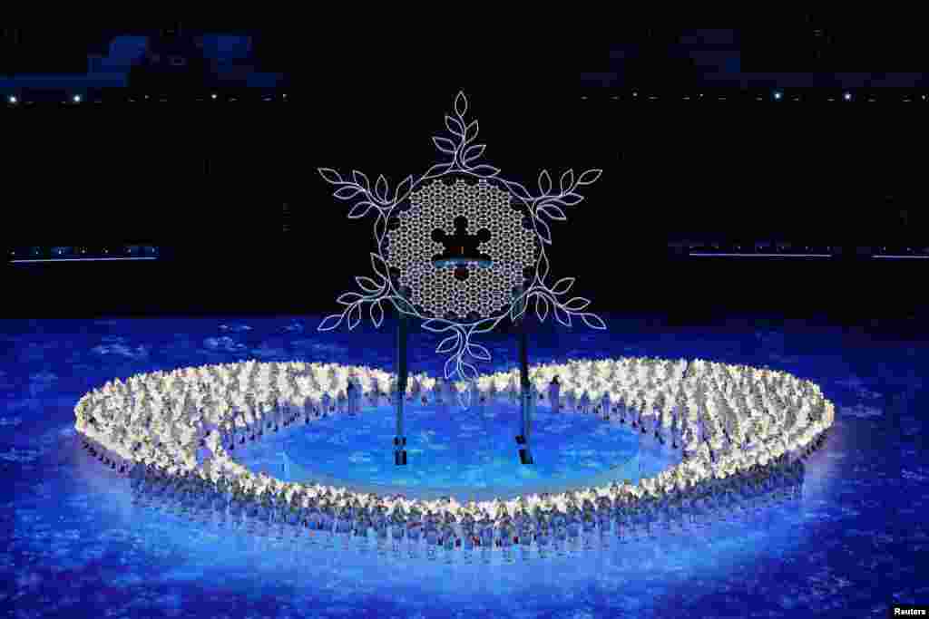 Олимпиада-2022 иш-чарасынын бюджети 4 миллиард долларды түзгөн. Айрым басылмалар жумшалган каражаттын чыныгы көлөмү мындан он эсе көп экенин жазып жатышат.