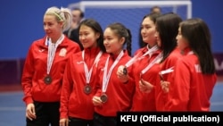 Кыргызстандын футзал боюнча кыз-келиндер курама командасы.  Дүйшөмбү шаары, Тажикстан. 28-январь, 2022-жыл. 