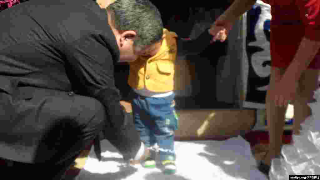 Обычай разрезания пут ребенку.&nbsp;