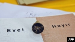 Көпчүлүк шайлоочулар "Hayir"(Жок) дегенден көрө "Evet"(Ооба) деп добуш бергенди оң тапты.  