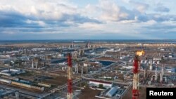  "ЛУКОЙЛ-Волгоград мунайды кайра иштетүү" заводу. Архив 