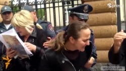 Ոստիկանական բռնություն՝ նախագահականի մոտ՝ զինծառայողների մայրերի նկատմամբ