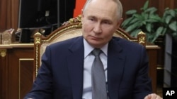 Закордонні поїздки Путіна обмежені через ордер на його арешт, виданий Міжнародним кримінальним судом у справі про депортацію українських дітей