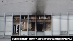 Будынак, дзе разьмяшчаецца тэлеканал «Інтэр», пасьля нападу і падпалу 4 верасьня 2016