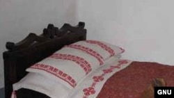 Пол Розенблатт: «Если вы пойдете в книжный магазин и посмотрите книги, написанные о сне, вы увидите, что они написаны так, как будто все спят в одиночку». [Фото — <i>GNU Free Documentation License</i>]