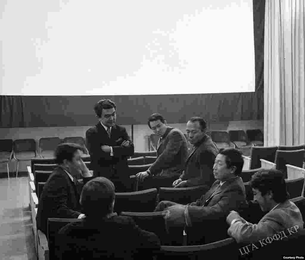 Обсуждение фильма после просмотра в киностудии &quot;Киргизфильм&quot; одними из главных людей в индустрии, 1974 год. Автор фото - В.Утешев.&nbsp;