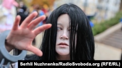На «Параді зомбі» у Києві до Гелловіну. 30 жовтня 2021 року