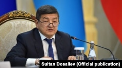 Акылбек Жапаров.
