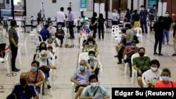 Черга на вакцинацію в Сінгапурі