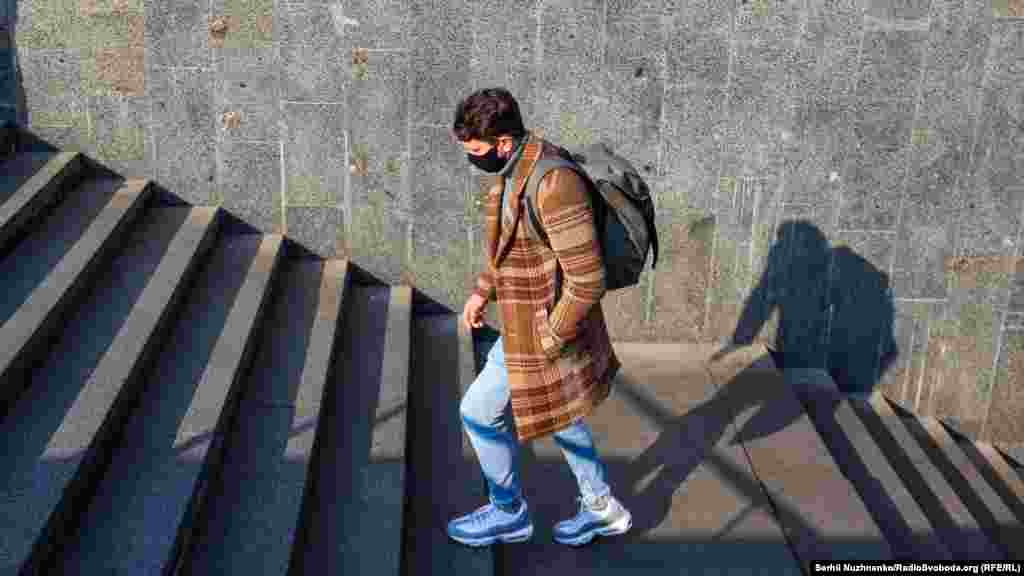 У Києві зберігається велика кількість смертей від коронавірусу &ndash; за добу померли 39 хворих, нових випадків інфікування удвічі більше, ніж одужань