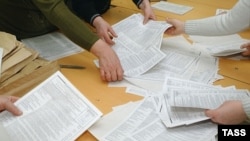 По мнению оппозиции, "власть не хочет от общества получать те сигналы, которые использует в своей собственной деятельности"