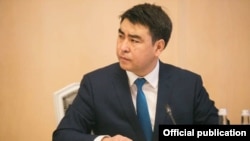 Жанар Акаев.