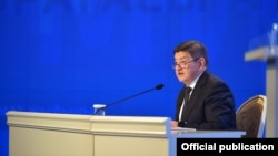 Акылбек Жапаров 