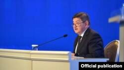 Акылбек Жапаров.