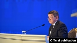 Акылбек Жапаров.