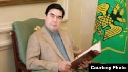 Prezident bolmazyndan öň, Berdimuhamedowyň nähilidir bir kitap ýazandygy barada malgumat ýok.