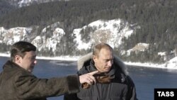 Президент и его окружение пытаются рассмотреть собственные политические горизонты