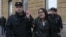 Задержание Елены Григорьевой полицией во время одной из акций протеста. С.-Петербург, 17 апреля 2019 года