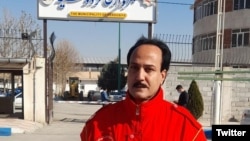 Иранда учурда түрмөдө отурган жарандык активист Зартошт Ахмади Рахеб бийликке каршы акциялардын биринде.