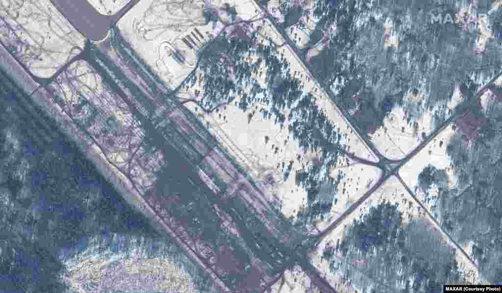 Аеродром Зябрівка в Білорусі, звідки відбули російські сухопутні війська, 15 лютого. Компанія Satellite image &copy;2022 Maxar Technologies повідомляє, що їхнє актуальне місцезнаходження невідоме