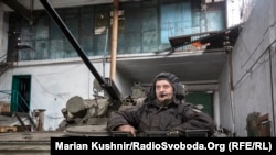 Український солдат на передовій, Новолуганське, 22 лютого 2022 року