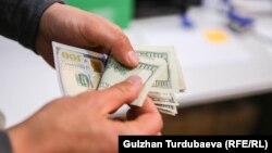 АКШ доллары. Иллюстрациялык сүрөт.