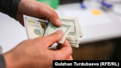 АКШ доллары. Иллюстрациялык сүрөт.