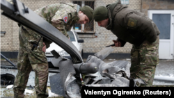 Ուկրաինա - Հրթիռի բեկոր Կիևի փողոցներից մեկում, 24-ը փետրվարի, 2022թ․