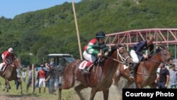 Главный забег скачек на приз президента России в Мщскве выиграл жеребец по кличке Конард Лорд, представлявший Республику Абхазия