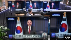 Прокуратура розслідує звинувачення у державній зраді та зловживанні владою проти чинного президента Юн Сок Йола.