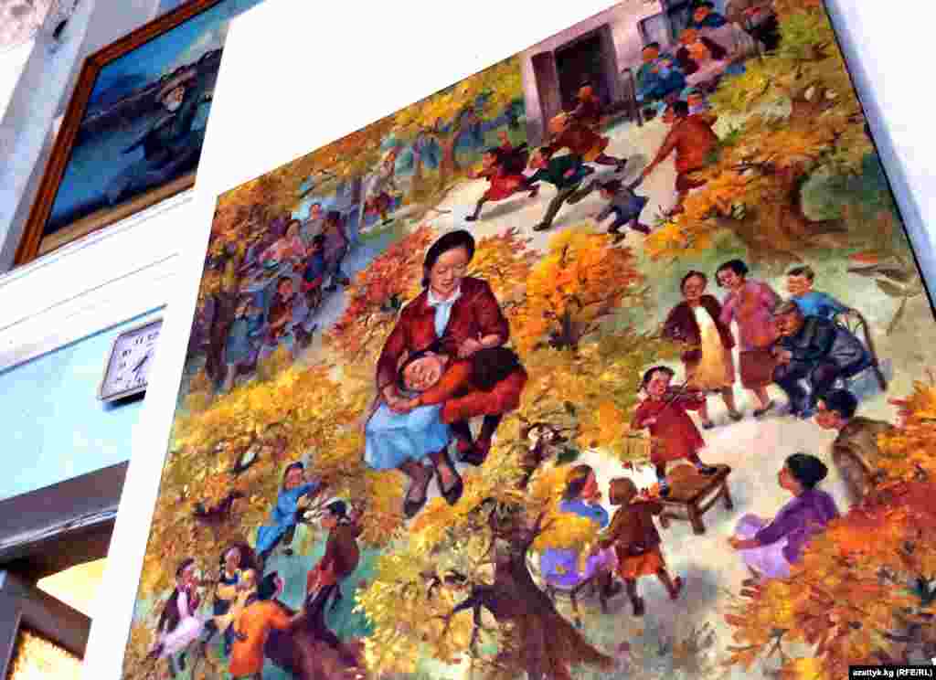 &quot;Галерея М&quot; расположена в здании Союза архитекторов на пересечении проспектов Чуй и Манаса (г. Бишкек)&nbsp;