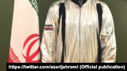 Скафандр будущего иранского космонавта – оказавшийся дешевым американским детским карнавальным костюмом