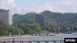 Размышляя о результатах выборов, Венедиктова делает вывод, что «нынешняя власть не особо напрягалась с административным ресурсом, а провластная партия «Единая Абхазия» сдувается, как проколотый шар, прямо на глазах»