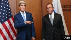 Джон Керрі і Сергій Лавров під час зустрічі, архівне фото 