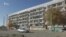 Единственная многоэтажка в поселке под Байконуром нуждается в ремонте