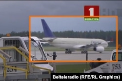 Выгляд самалёта да фарбаваньня на паркоўцы ў Нацыянальным аэрапорце «Мінск». Каляж, для якога скарыстаны скрыншот відэа, апублікаванага дзяржаўным тэлеканалам «Беларусь-1» 28 студзеня 2025 году