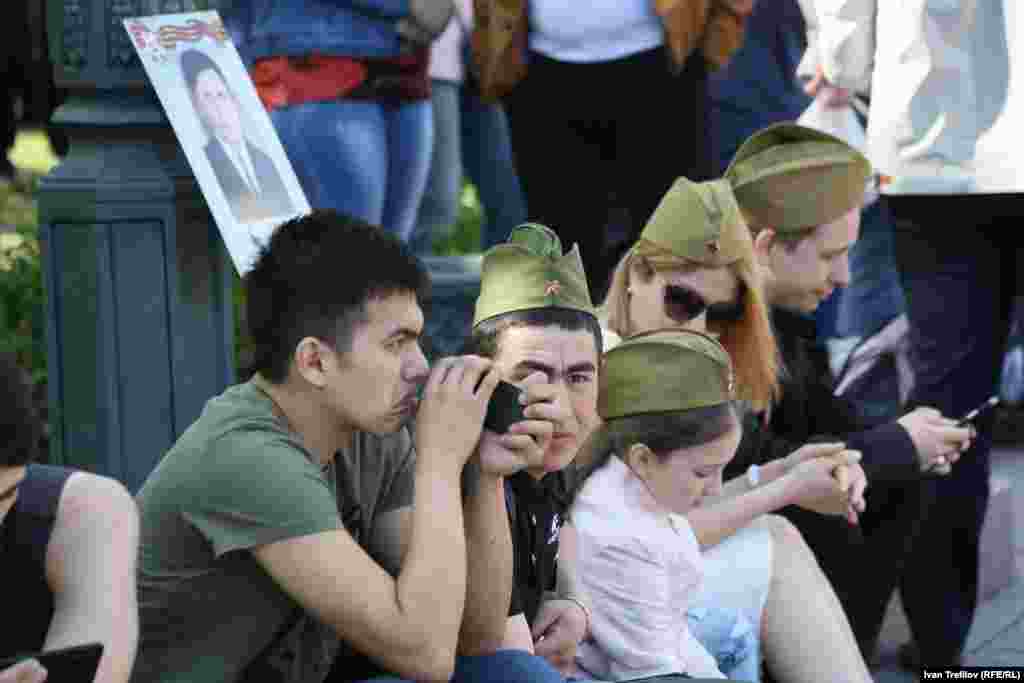 В сквере на Пушкинской площади.