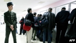 Туркменистан. Случаи принудительной доставки в военкоматы граждан призывного возраста из аэропорта были и раньше.   