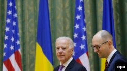 ԱՄՆ փոխնախագահ Ջո Բայդեն և Ուկրաինայի վարչապետ Արսենի Յացենյուկ, արխիվ 