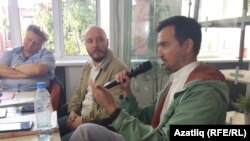 Сулдан: Искәндәр Измайлов, Руслан Айсин һәм Әлфрид Бустанов