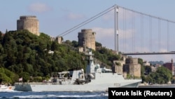 Բրիտանական HMS Trent պարեկային ռազմանավը Բոսֆորի նեղուցում, 28-ը հունիսի, 2021թ