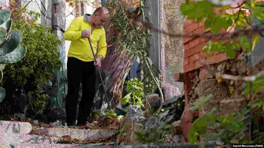 У сонячний день саме час влаштувати прибирання на подвір&#39;ї&nbsp;