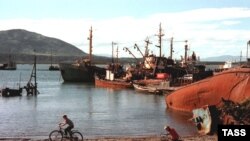 Южно-Курильский порт, остров Кунашир, 1999 г