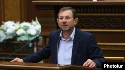 Armenia - Opposition lawmaker Gegham Manukian speaks during a parliamentary hearing in Yerevan, October 17, 2024.