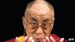 К настороженному отношению со стороны больших политиков далай-лама Тэнцзин Гьямцхо привык уже давно