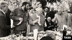 В Абхазии Фиделя Кастро всегда воспринимали как «нашего человека в Гаване»: с тех самых пор, когда в мае 1963 года он провел в ней несколько дней в ходе месячной поездки по Союзу