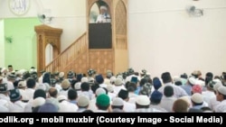 Имам читает проповедь в узбекской мечети. Иллюстративное фото.  