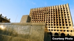 Если летящие с одной стороны пули из свинца, то и с другой – не из ваты... Нелепо выводить историческую правоту той или иной стороны в конфликте из суммы эпизодов войны, ибо это неизбежно приведет к определенной нивелировке