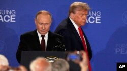 Трамп и Путин вышли к прессе после переговоров в Анкоридже